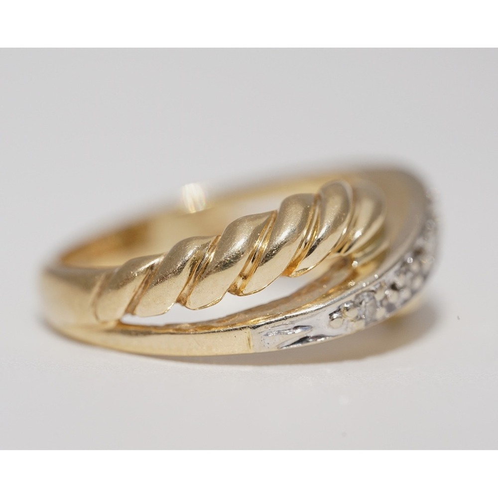 Vintage 14k Solid gold Two Tone Overlapping Natural Diamond Ring Twist Size 5.25 - Picture 4 of 11